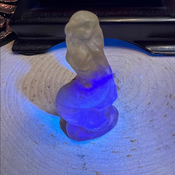 Fluorite Mermaid - Picture 3 of 4